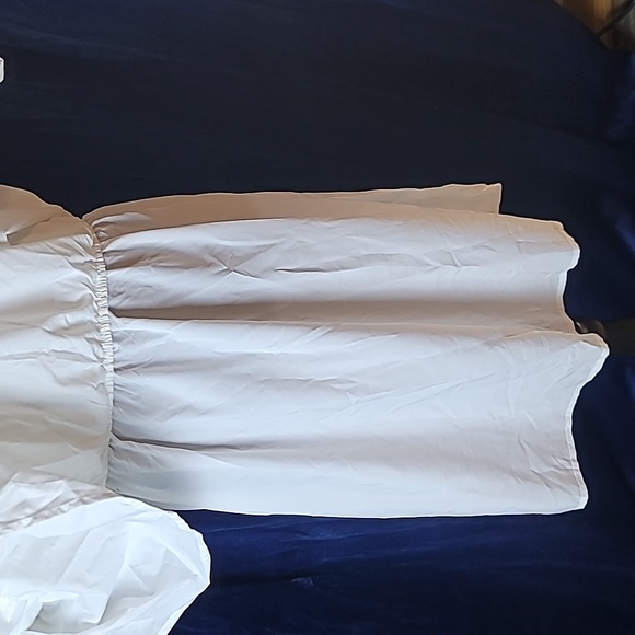 Pretty garden white puff sleeve dress - Picture 4 of 4